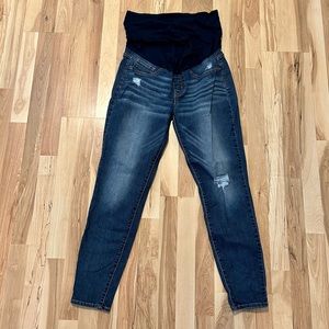 Levi’s maternity skinny jeans